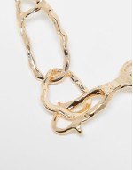 unisex hammered metal necklace in gold