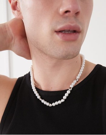 beaded necklace in pearl and silver