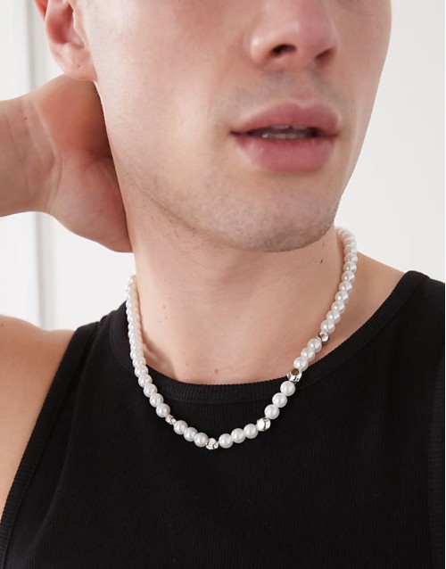 beaded necklace in pearl and silver