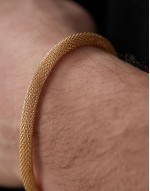 textured bracelet with magnetic clasp in gold